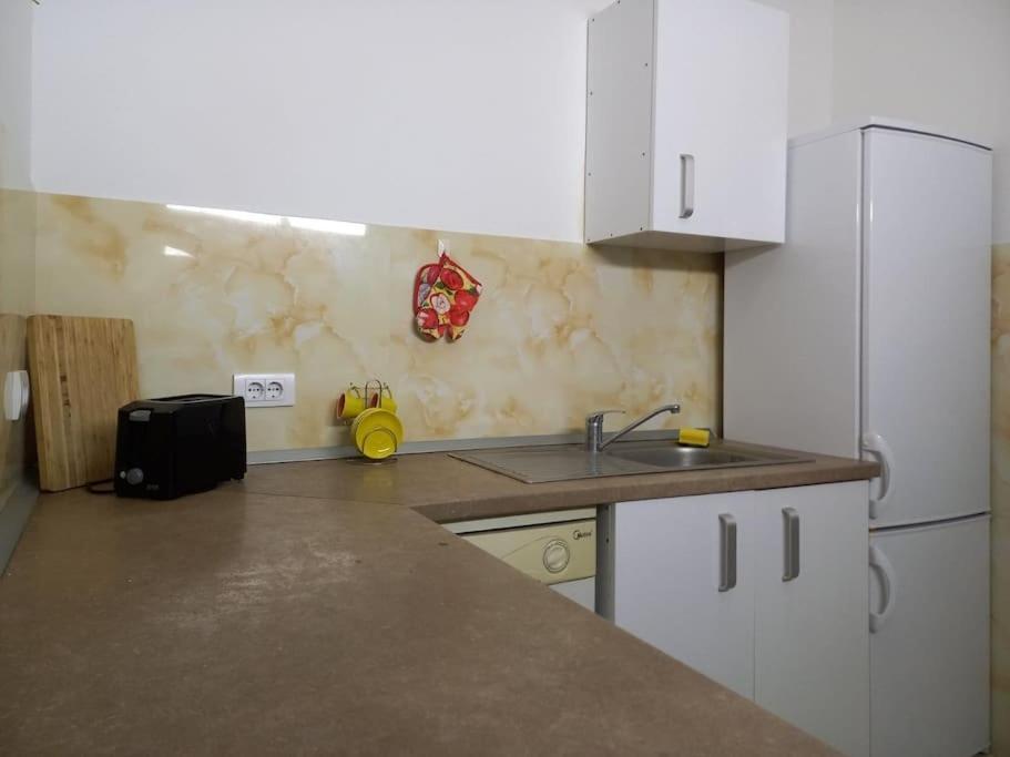 2Br Airport Accommodation W/Free Private Parking Ledine Eksteriør billede